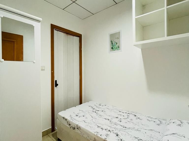 Private Room with attached washroom available in marina